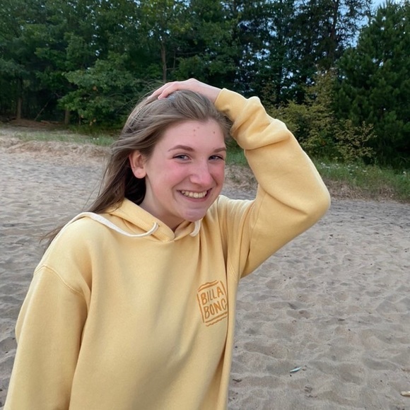 Meet your Posher, Olivia - Picture 4 of 8